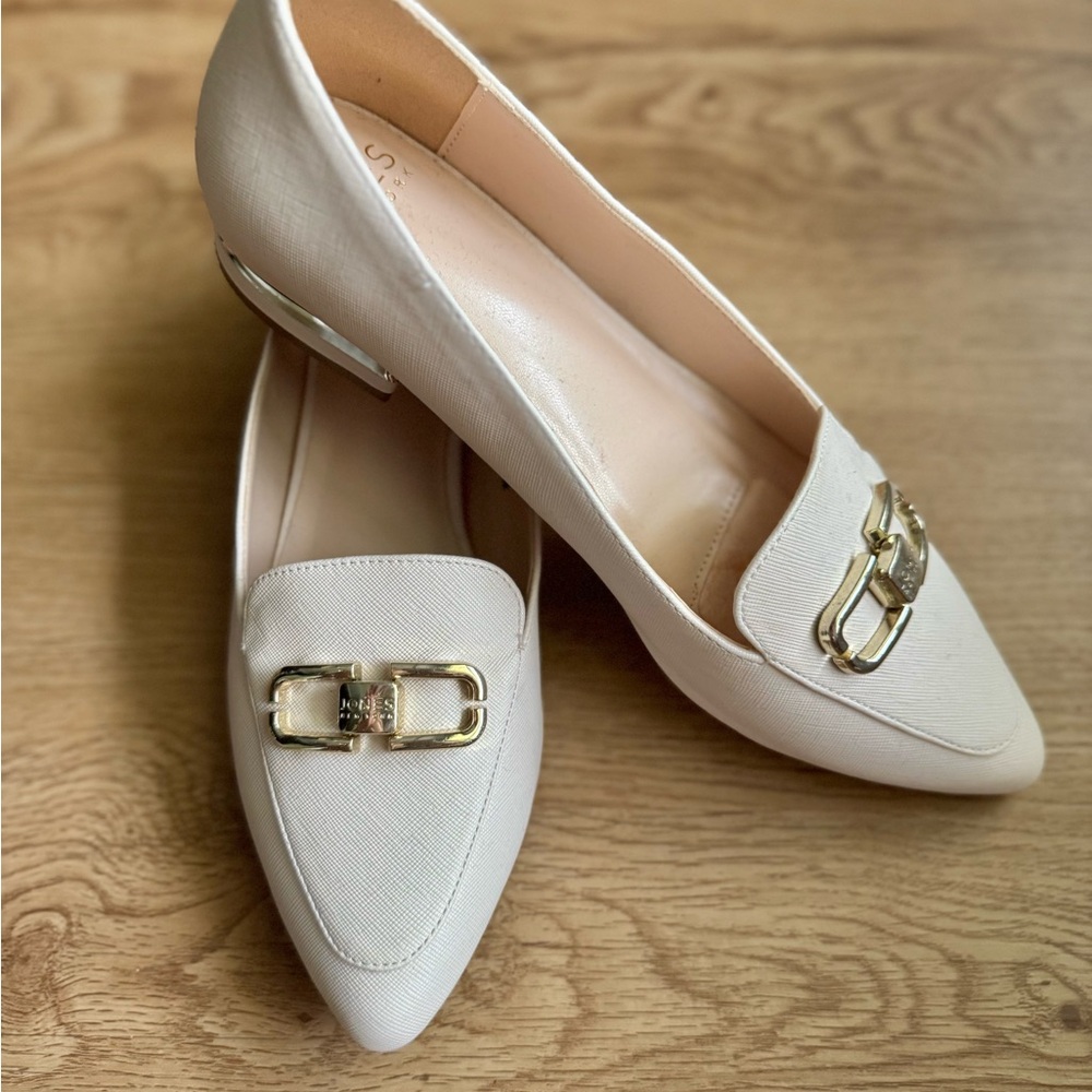 Never used Jones New York Cream and Gold Flats with Pointed Toe